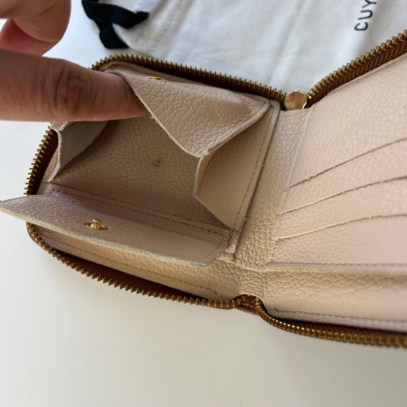 Cuyana small classic zip around wallet caramel/blush pebbled leather - Picture 9 of 14